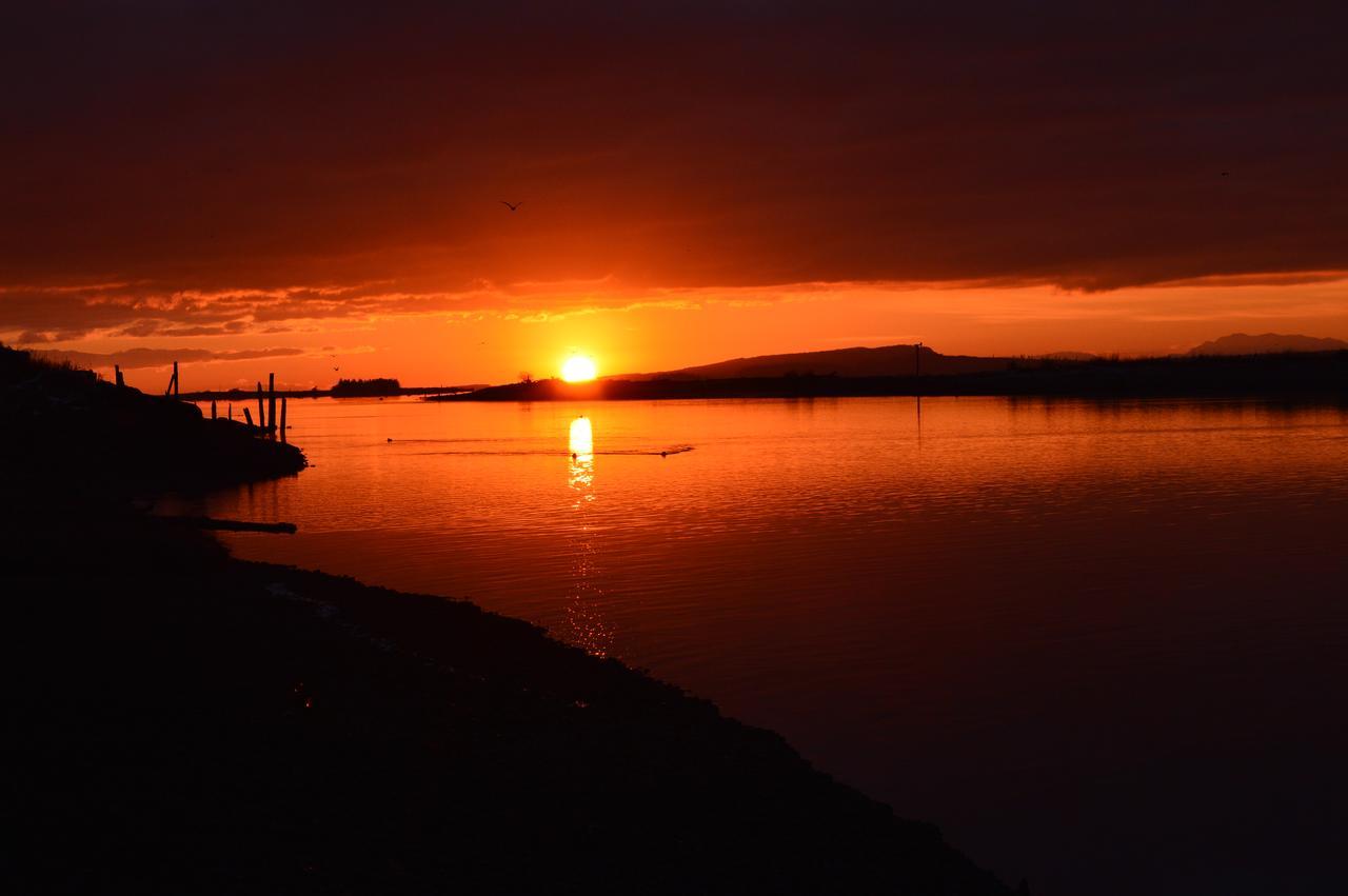 Estuary House Reflexology B&B กูร์เตอเนย์ ภายนอก รูปภาพ